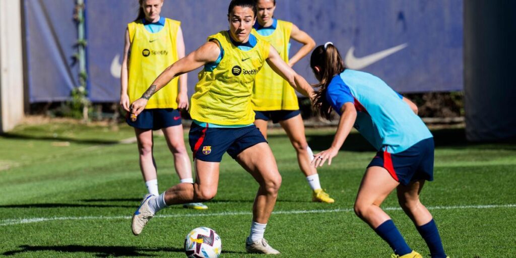 Lucy Bronze, ya negativa, de vuelta a Barcelona con molestias