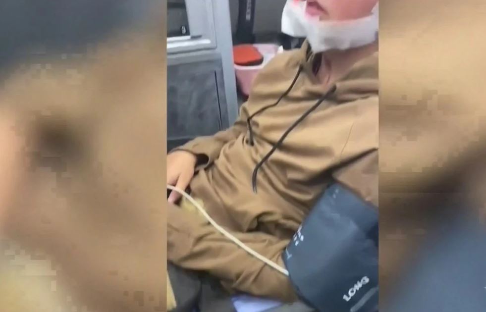 Madre busca respuestas tras hijo tener tijeras clavada en su cabeza