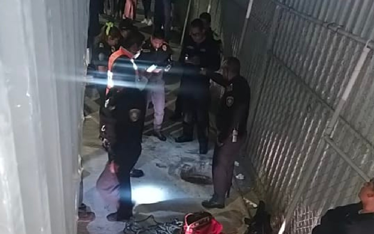 Madre de jóvenes que fallecieron al caer en coladera en CDMX denuncia que no le permitieron acceder al sitio