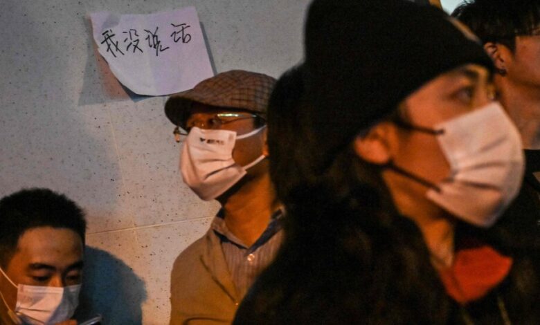 Memes, juegos de palabras y hojas de papel en blanco: los creativos actos de protesta de China