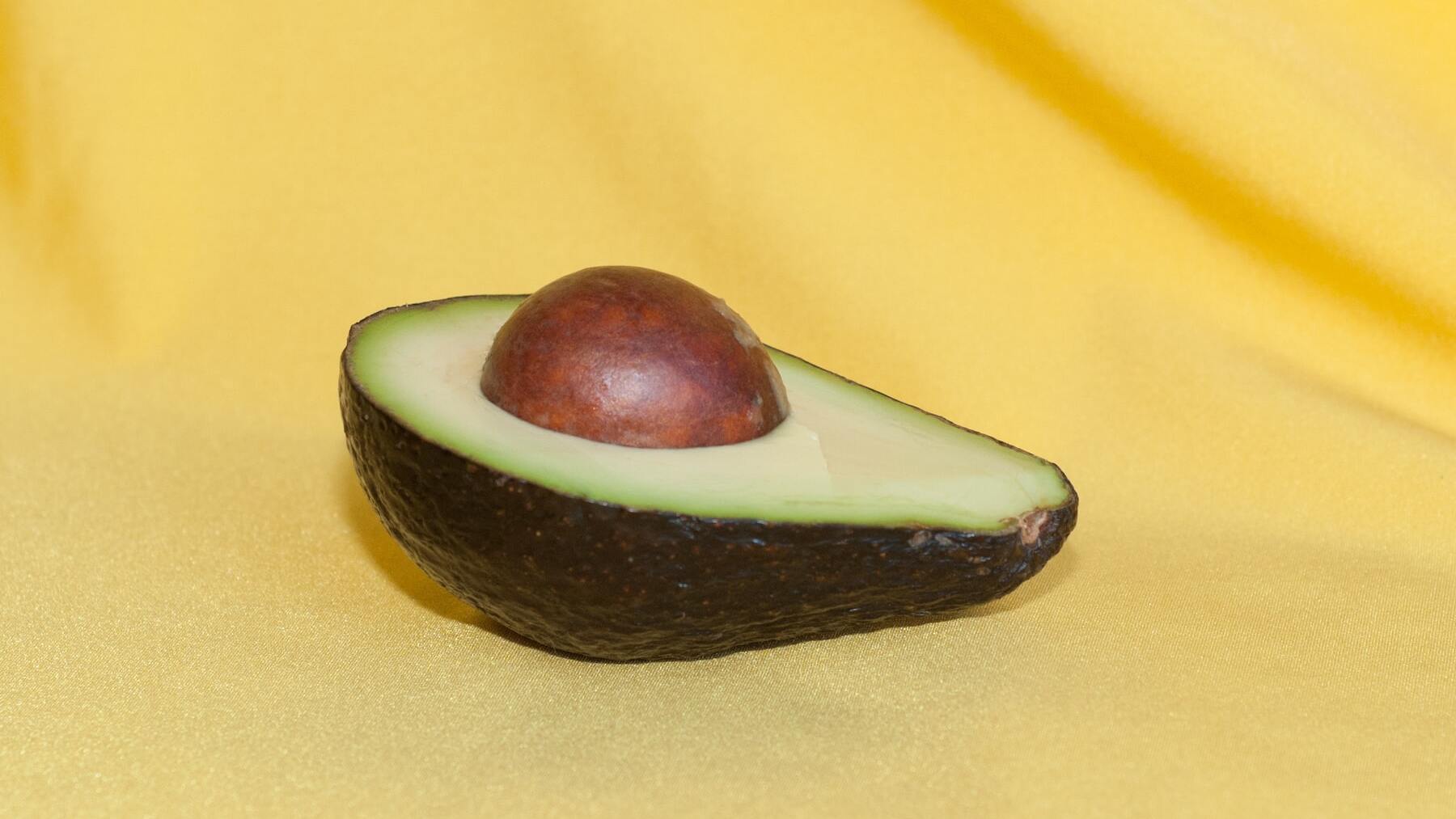 Mucho cuidado con el bulo viral del aguacate en TikTok