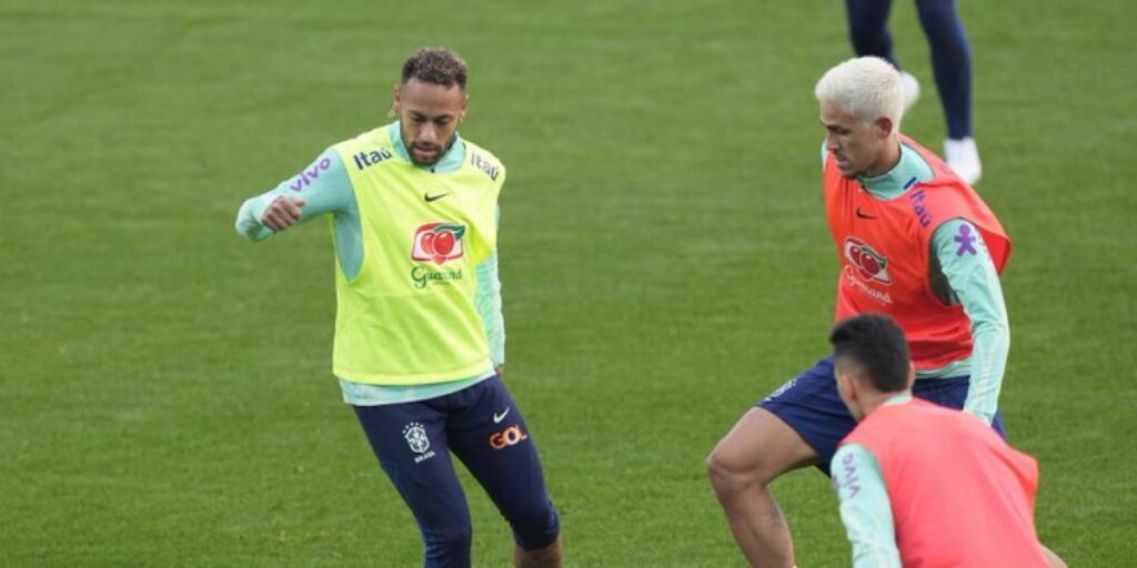 Neymar, la novedad de Brasil en su segundo día de trabajo