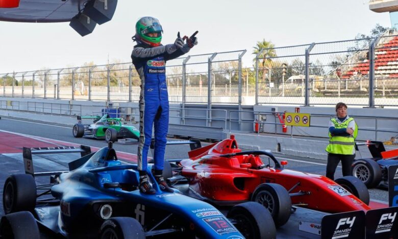 Nikola Tsolov arrasa en la primera manga de F4 en el Circuit