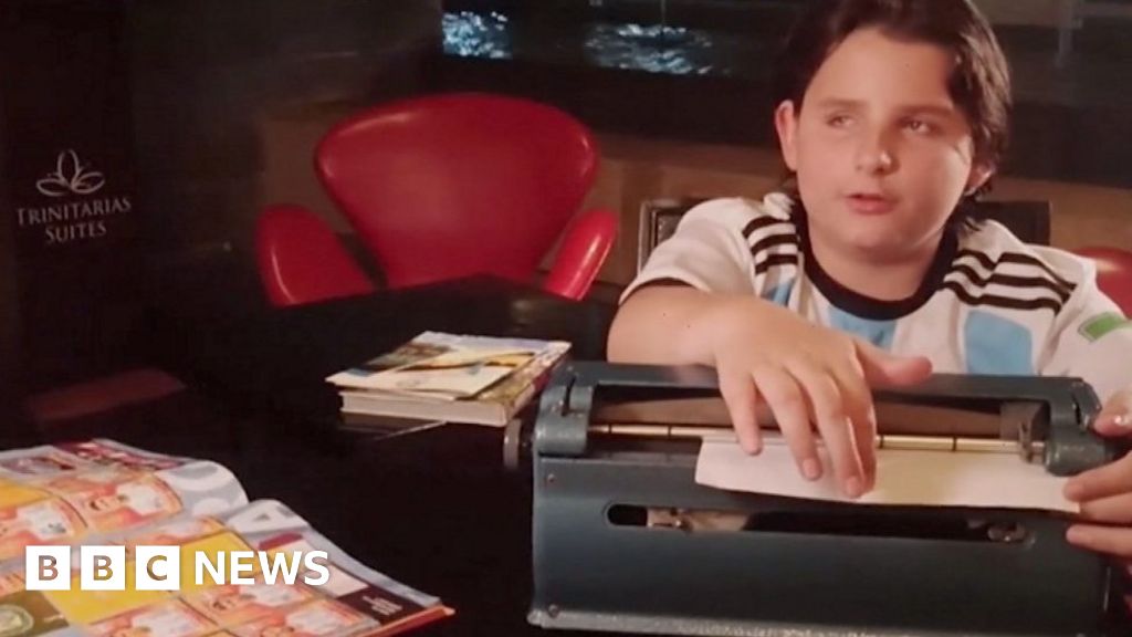 Niño venezolano traduce al braille álbum de cromos del Mundial