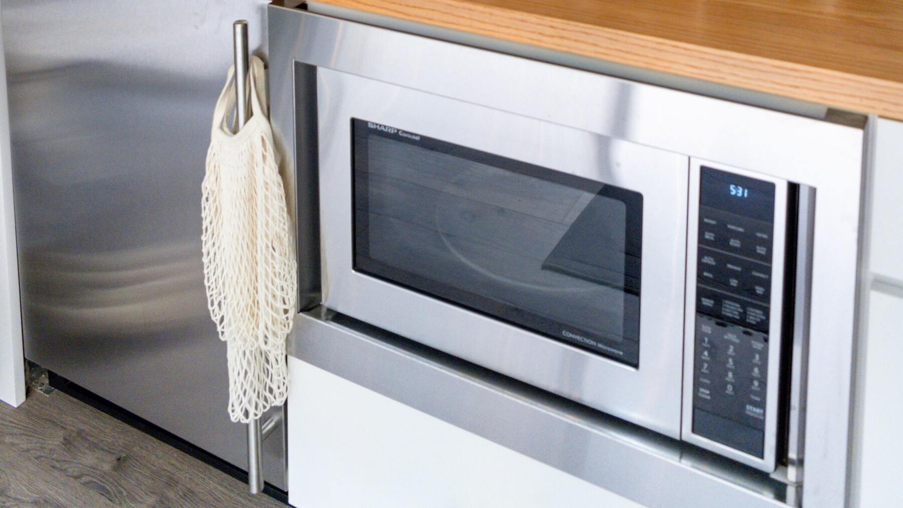 No se te ocurra hacer esto con tu microondas si no quieres ponerte en peligro