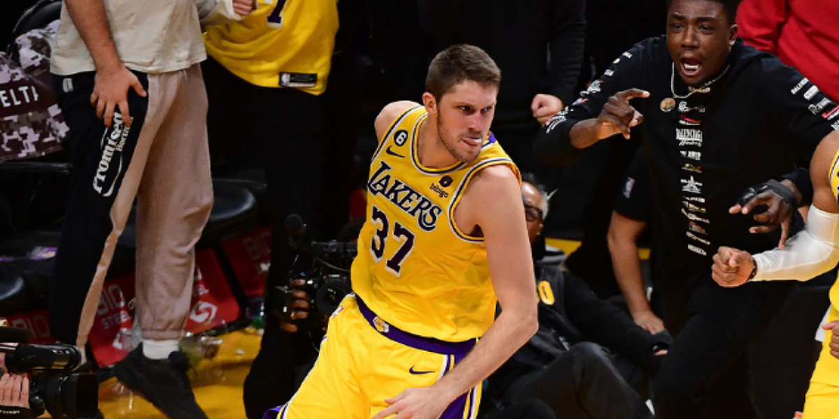 Noche de pasión y de héroes inesperados para unos revividos Lakers