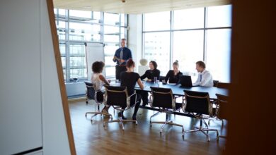 Obrizum usa IA para crear módulos de capacitación para empleados a partir del contenido existente