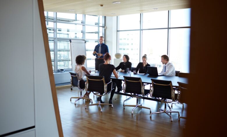Obrizum usa IA para crear módulos de capacitación para empleados a partir del contenido existente