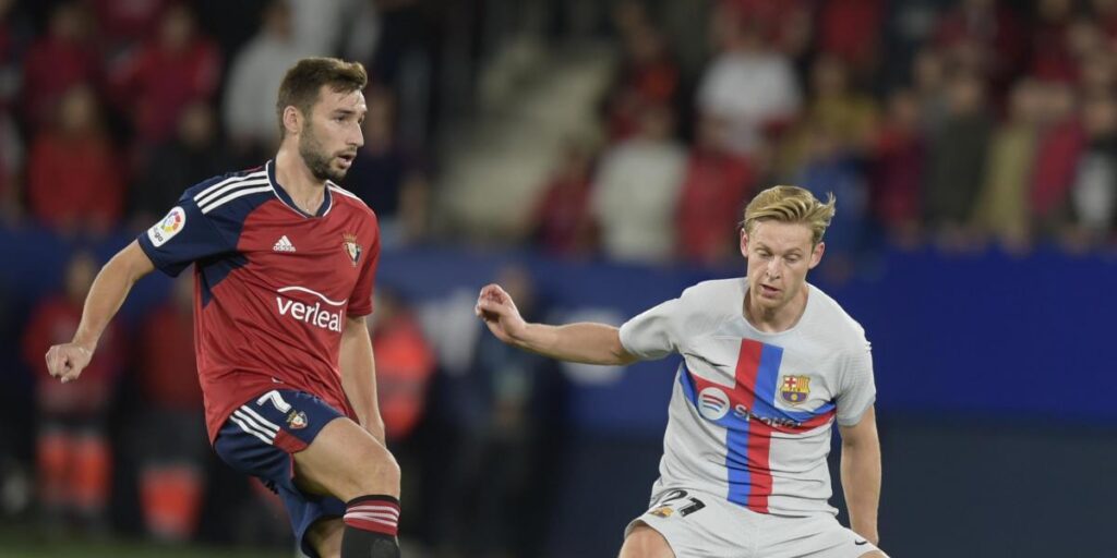 Osasuna - Barcelona: LaLiga Santander | ¡Remonta con 10 el Barça! Resumen y goles del partido
