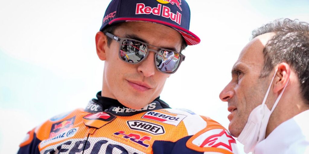 Para Alberto Puig Honda no ha de dar dos pasos, como dice Márquez, sino "tres"