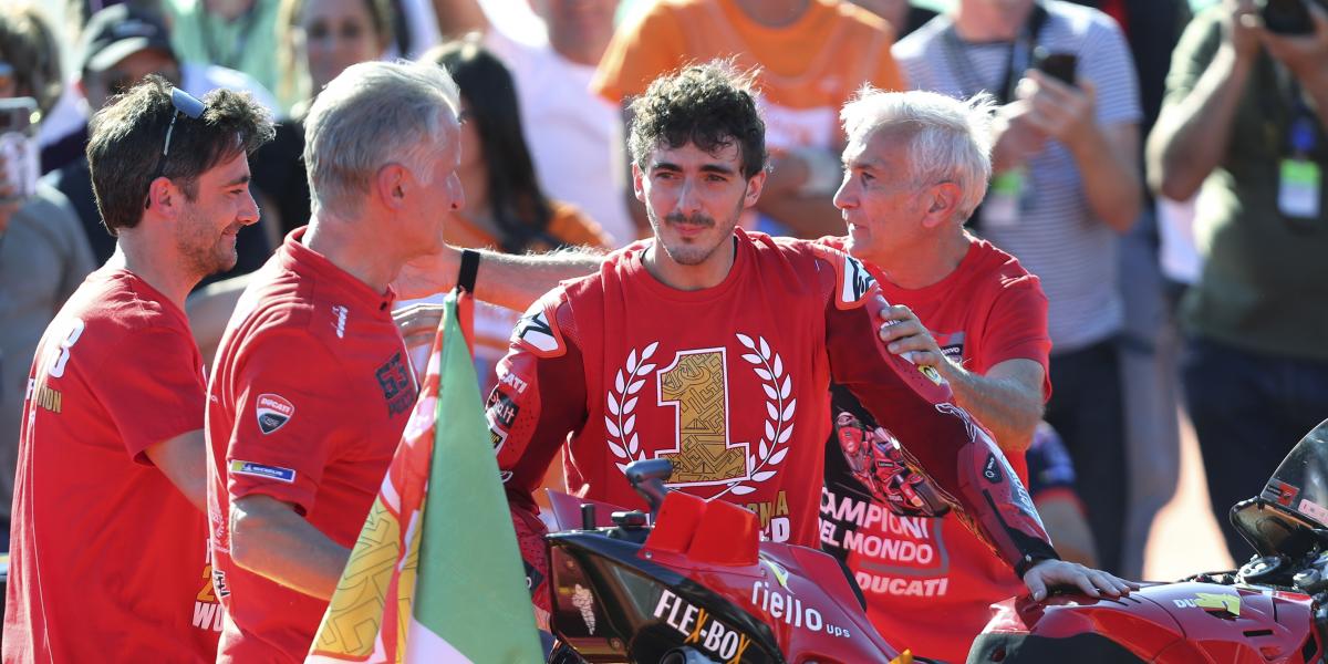 Pecco Bagnaia meditará si debe llevar el nº1