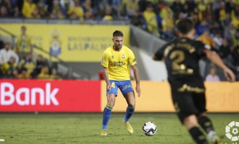 Pejiño tiñe el derbi de amarillo