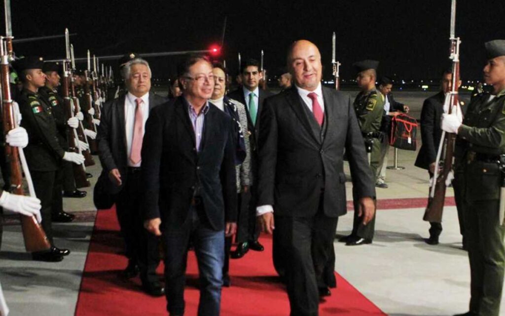 Petro llega a México para visita oficial