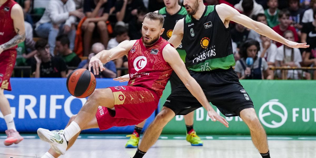 Ponitka: "El Unicaja tiene doce jugadores que pueden ser decisivos"