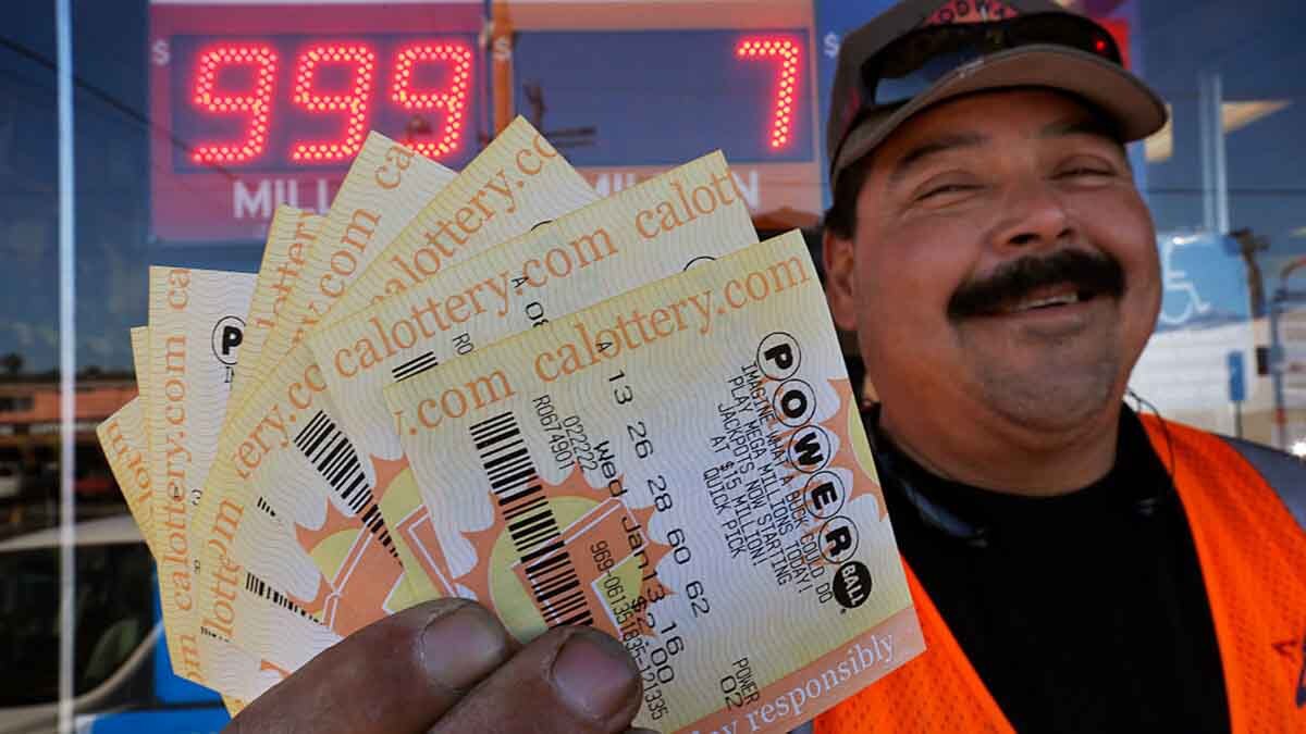 Powerball alcanza récord y sube a $1,600 millones