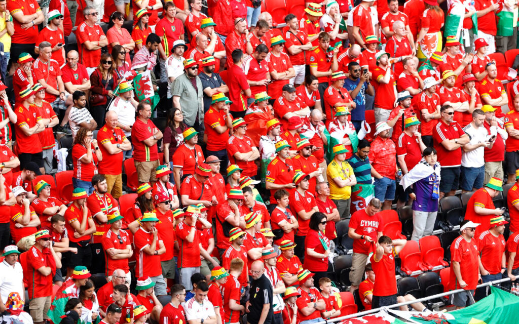 Qatar 2022: FIFA insta a la sede permitir la entrada con artículos arcoíris a los estadios