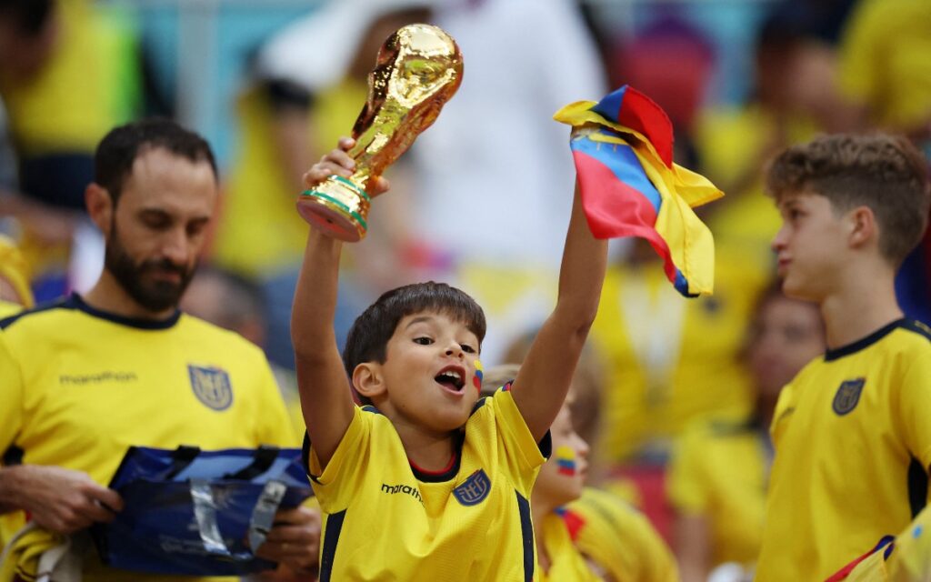 Qatar 2022: Ya elevan la temperatura qataríes y ecuatorianos en el Estadio Al Bayt | Fotogalería