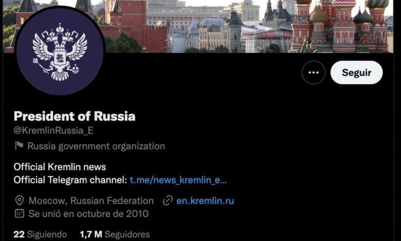 Quita Twitter palomita de verificación a la cuenta del Kremlin