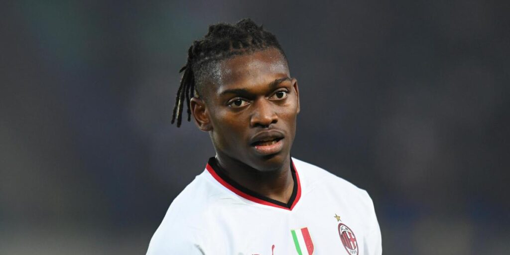 Rafael Leao, cerca de comer en la mesa de Haaland y Mbappé