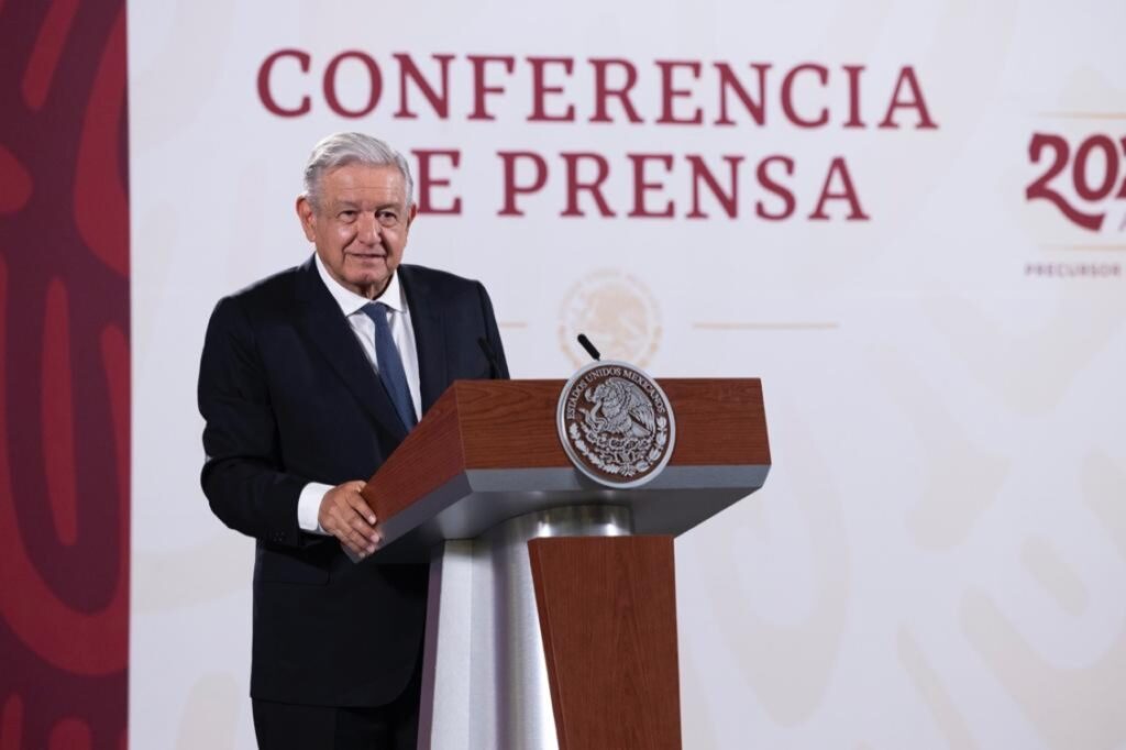 Reprueba AMLO bloqueo a Cuba y cuestiona abstención de Ucrania: '¿Qué tiene que meterse?'