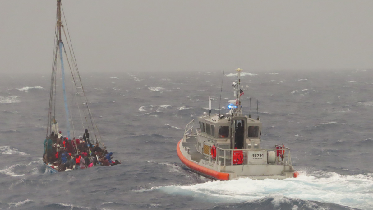 Rescatan a más de 100 migrantes cerca de Cayos de Florida