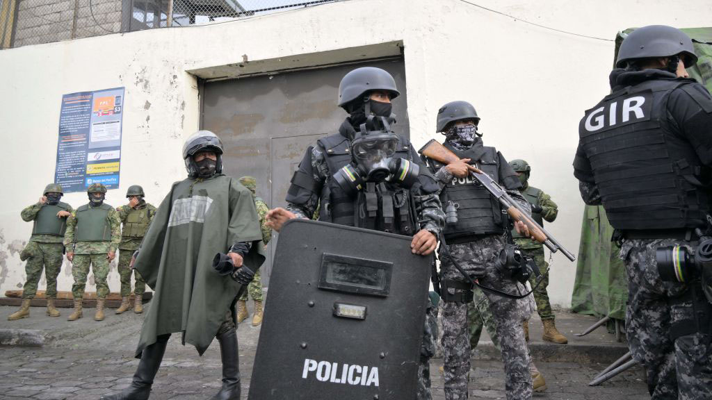 Sangrienta pelea entre reos en una prisión en Quito deja al menos diez muertos