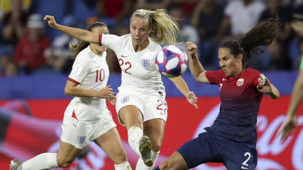 Severo golpe para Beth Mead: sufre una rotura del ligamento