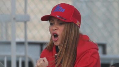 Shakira reaparece sonriente en un partido de béisbol de su hijo Milan