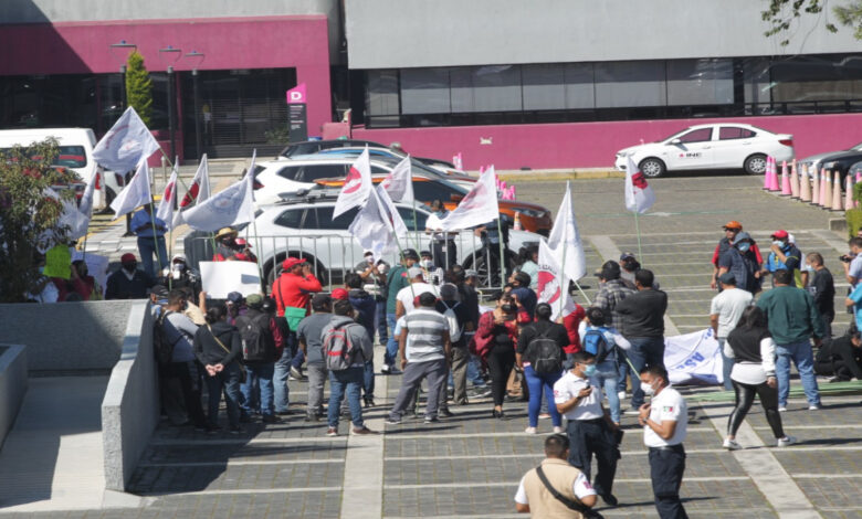 Simpatizantes de AMLO ingresan al INE para apoyar su reforma electoral; el organismo acusa "irrupción”| Video