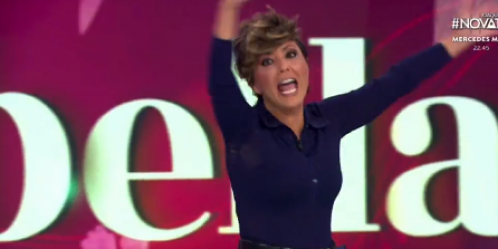 Sonsoles Ónega no aguanta más y se levanta de su silla al oír hablar de Carmen Lomana