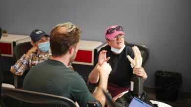 Tatum está construyendo un brazo robótico para ayudar a las personas con sordoceguera a comunicarse