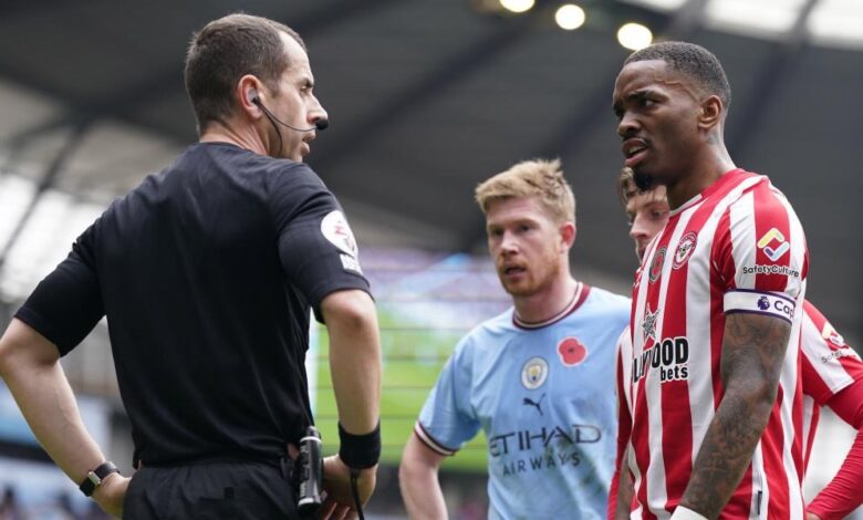 Toney, sin Mundial pero tumba a Haaland y al City