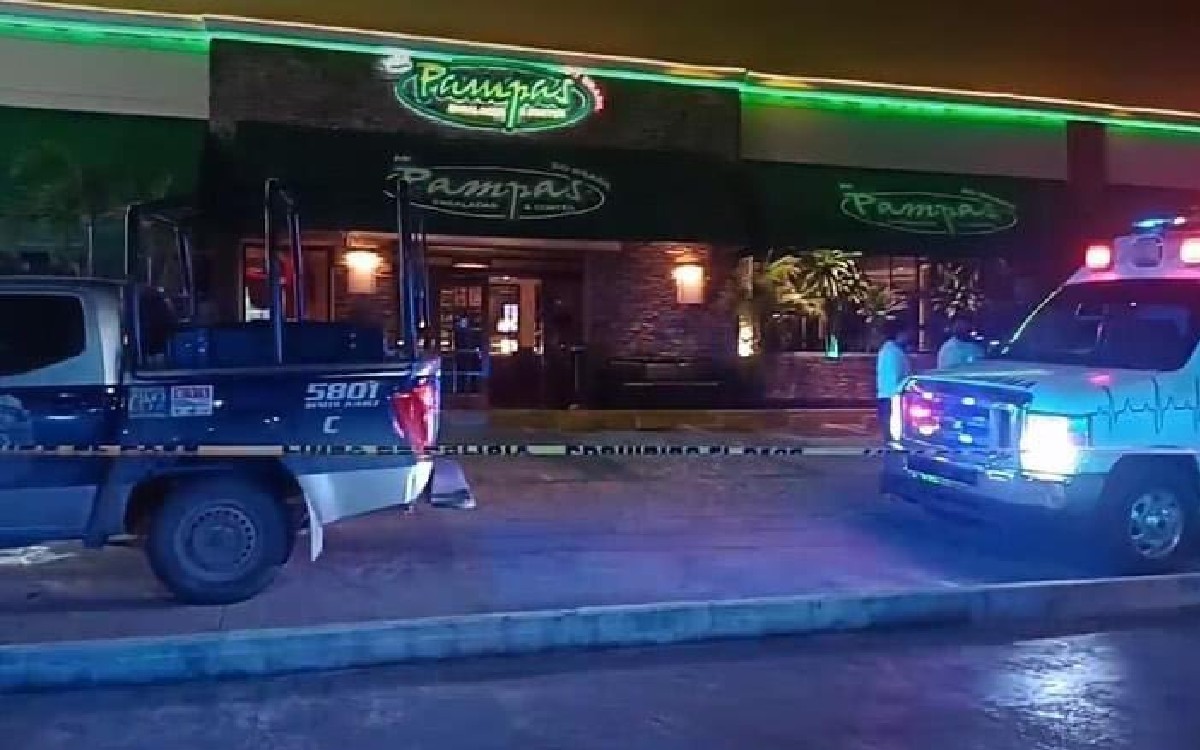 Tras discusión, ejecutan a un hombre en el restaurante Mr. Pampas en Cancún
