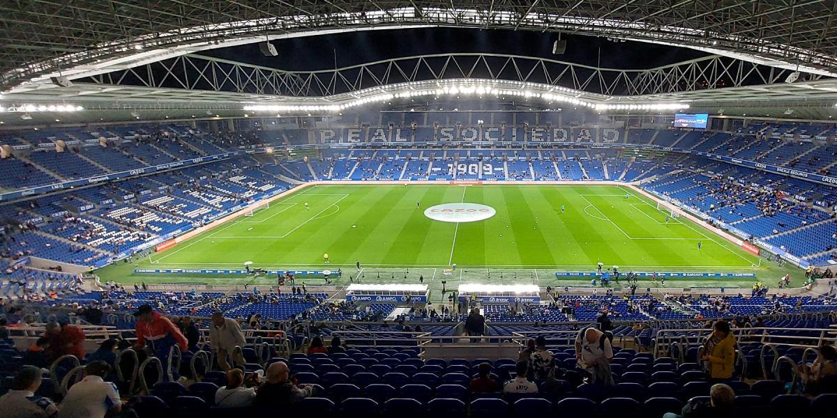 Un cristal de siete metros y otras medidas en la zona de la afición visitante