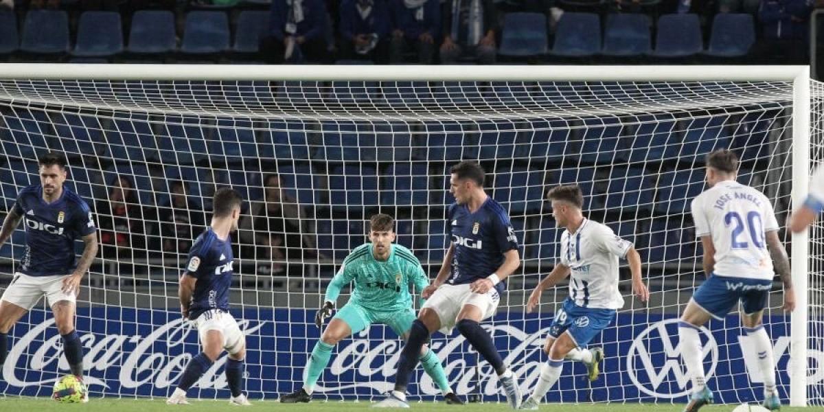 Un desacertado Tenerife cae ante la eficacia del Real Oviedo