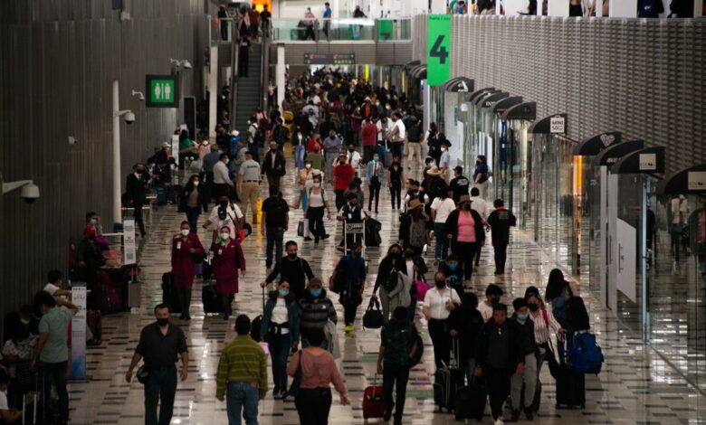 Un fallo informático en el sistema de migración provoca largas filas en el aeropuerto de Ciudad de México