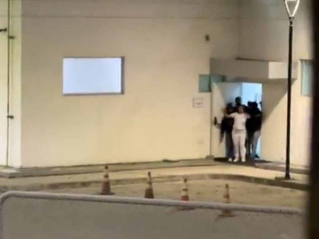 Una banda secuestra durante horas un hospital de Ecuador