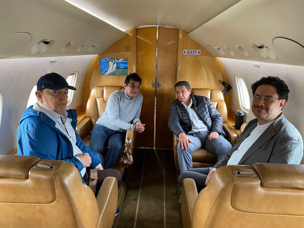 Una foto histórica para Colombia en la antesala de las negociaciones con el ELN