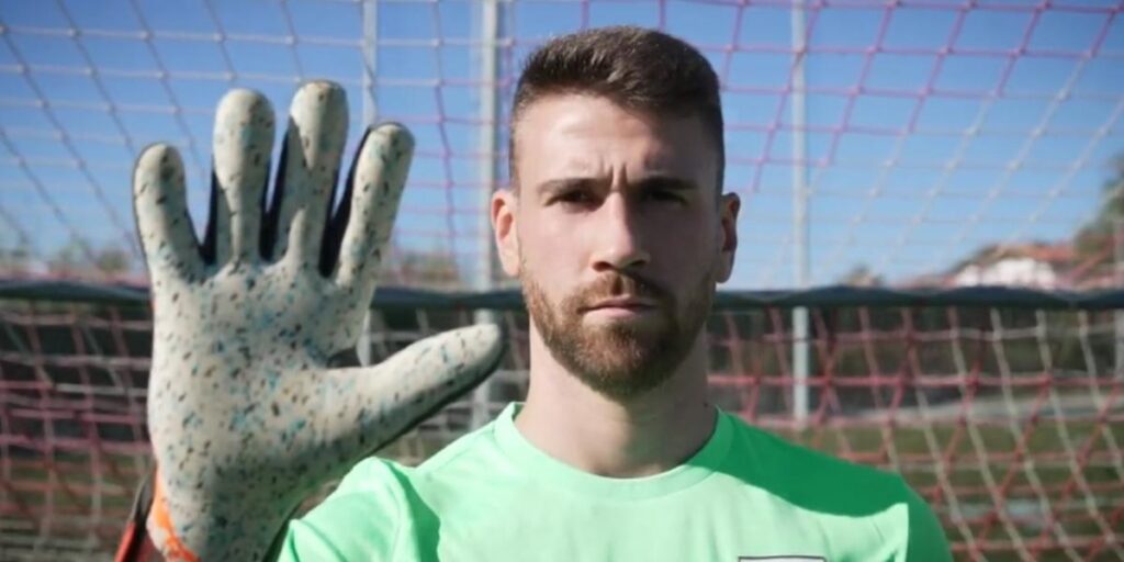 Unai Simón recuerda que PARAR la violencia contra la infancia es tarea de todos