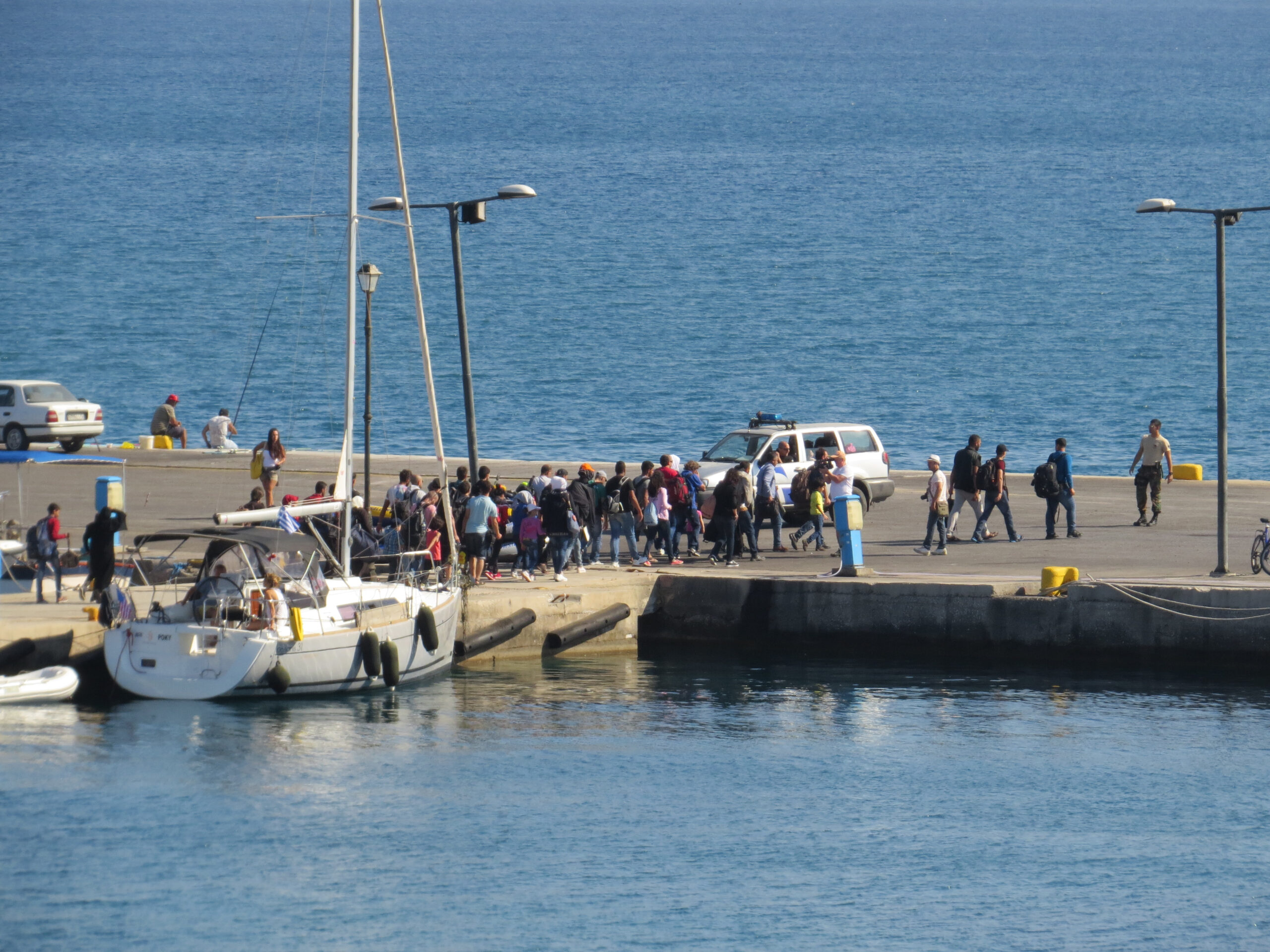 Unión Europea considera imponer reglas a buques que rescatan migrantes