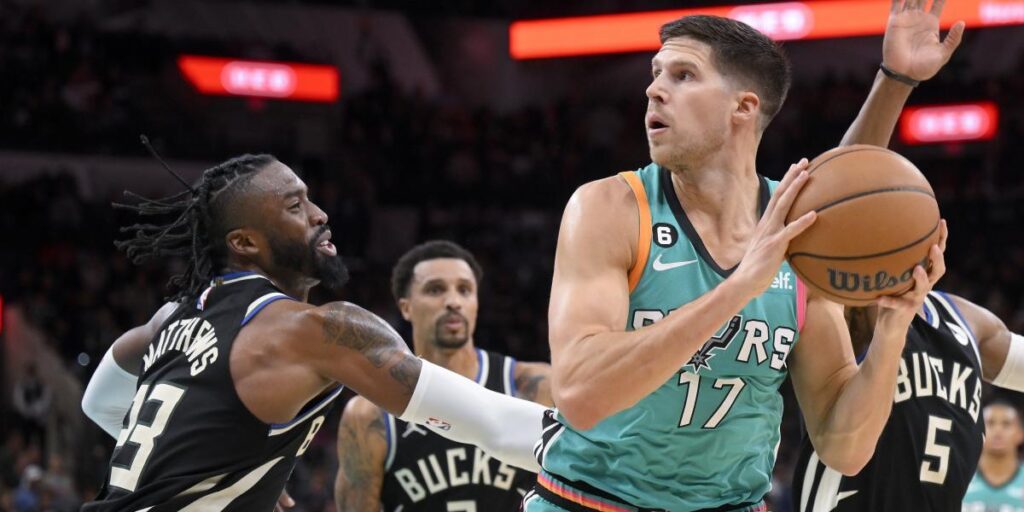Unos Bucks plagados de bajas tropiezan ante los Spurs; los Lakers siguen en crisis