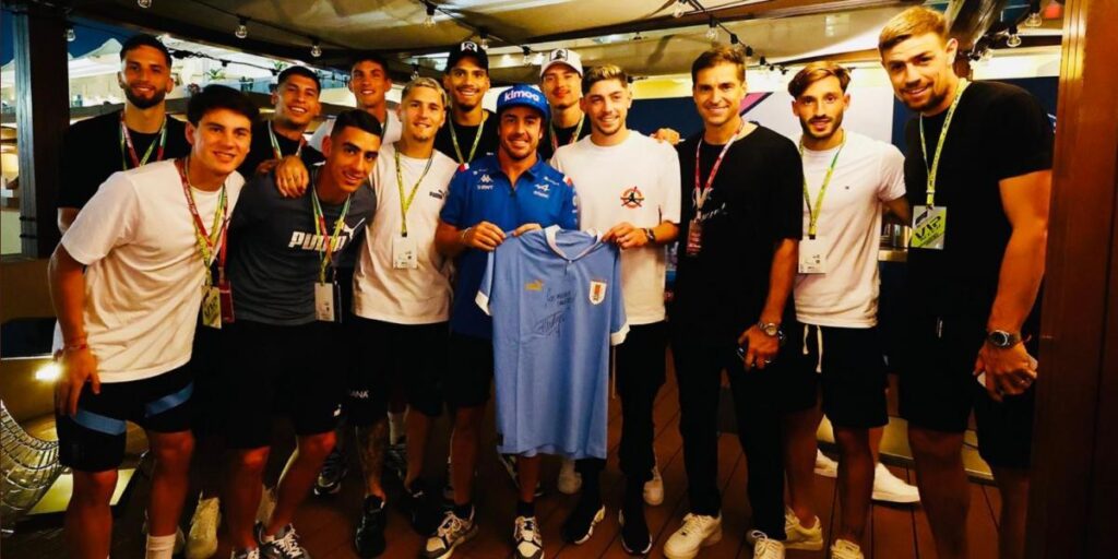 Uruguay visita a Fernando Alonso antes de viajar a Qatar