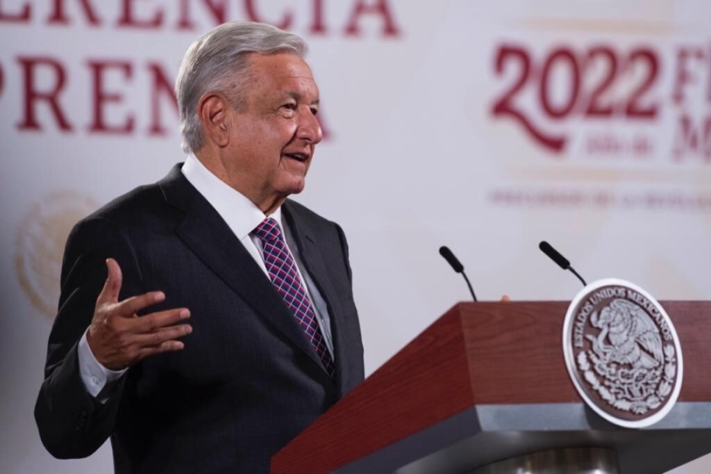 Va AMLO por reforma constitucional para castigar a factureros
