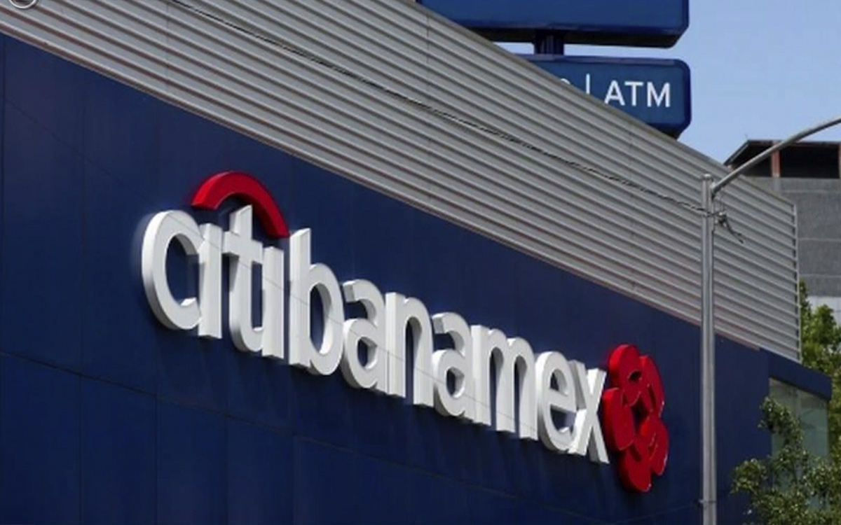 Ve AMLO a Larrea con posibilidades para comprar Banamex