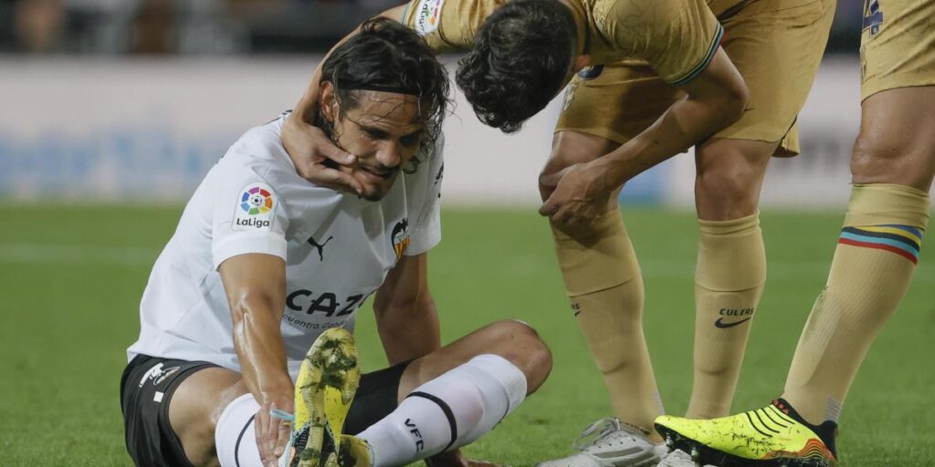 Vuelven las alarmas con el tobillo de Cavani