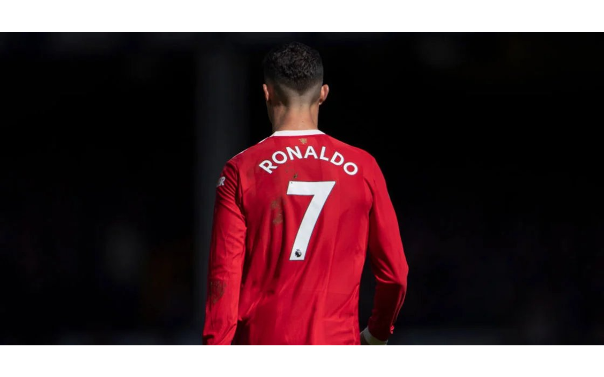 Y castigaron con dos partidos a CR7 por tirar celular a niño | Tuit