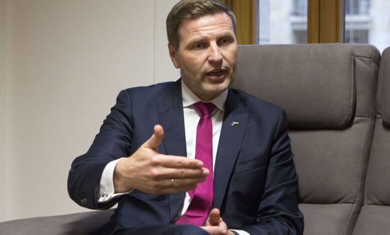 https://elpais.com/internacional/2022-11-17/el-ministro-de-defensa-estonio-la-frontera-entre-rusia-y-estonia-es-la-de-la-civilizacion.html