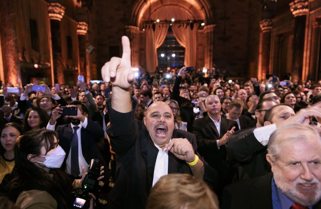 https://elpais.com/internacional/elecciones-usa/2022-11-12/la-sangria-democrata-en-nueva-york-pone-en-bandeja-a-los-republicanos-el-control-de-la-camara.html