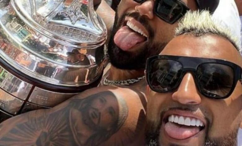 ¡Arturo Vidal lo da todo y más en la fiesta del Flamengo!