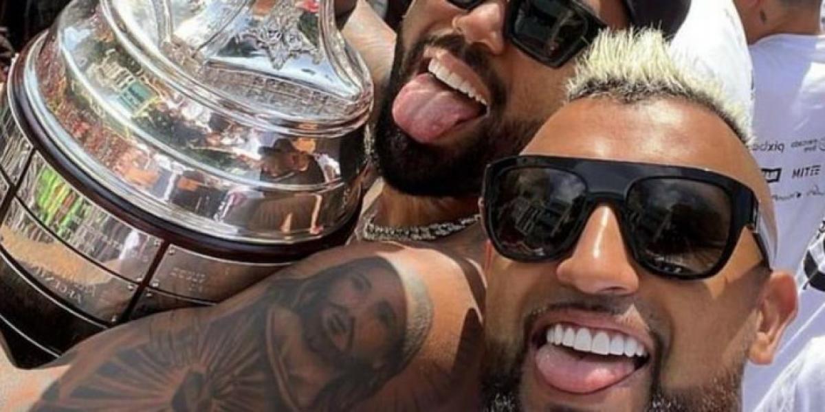 ¡Arturo Vidal lo da todo y más en la fiesta del Flamengo!